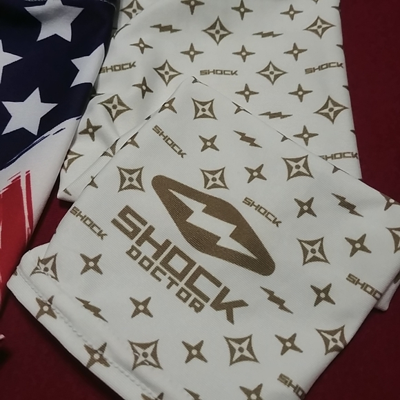 Pair of 2 Shock Doctor Compression Sleeves, Medium - Picture 6 of 8